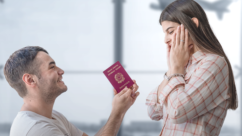 Propuesta de matrimonio en el aeropuerto con pasaporte italiano en las manos