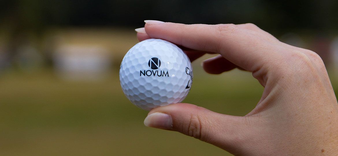 Pelota de Golf con Logo Novum Estudio